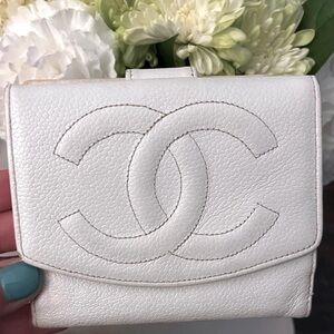 VINTAGE Caviar Timeless CC BIFOLD Wallet in White - serial number was cut out 😡